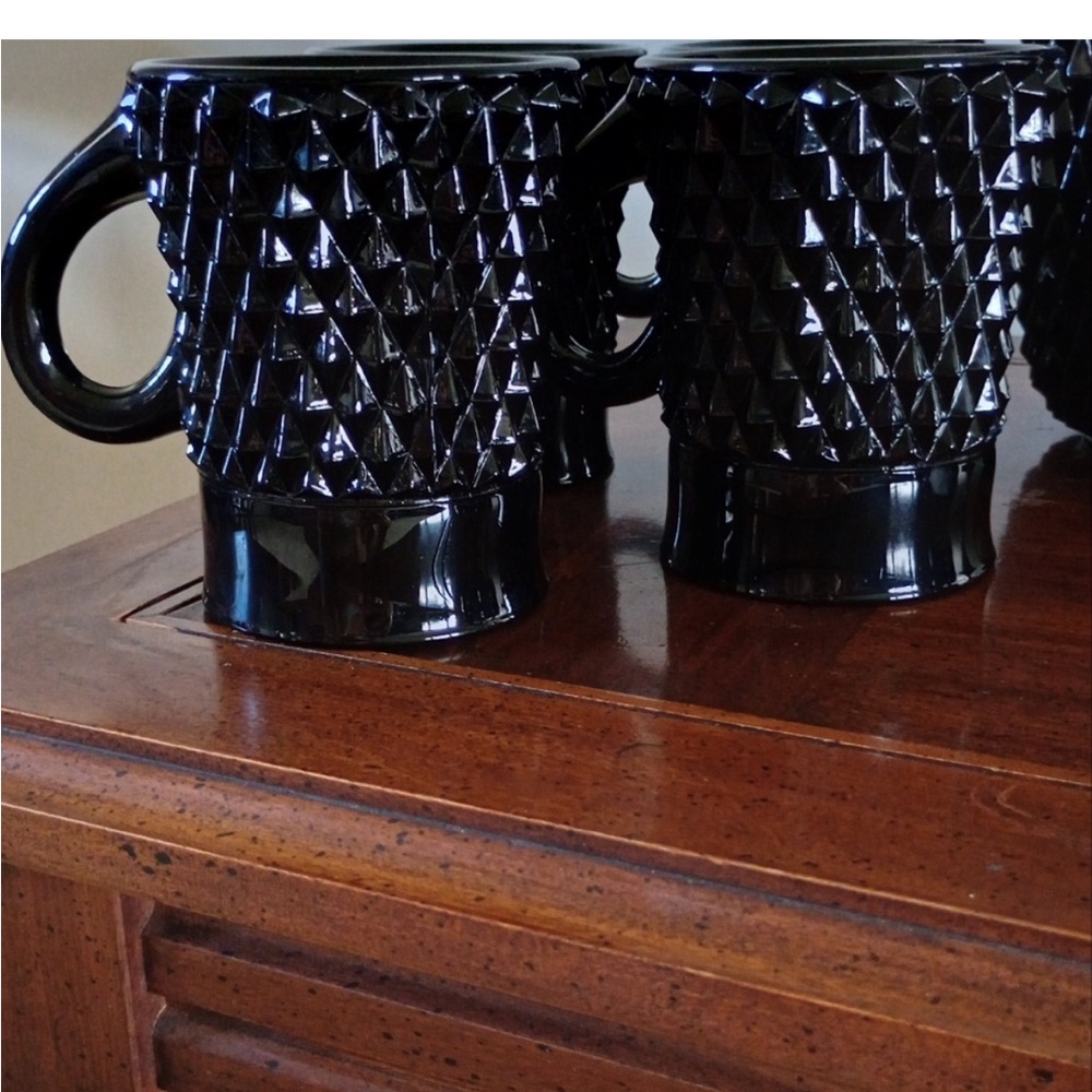 Tiara black glass
